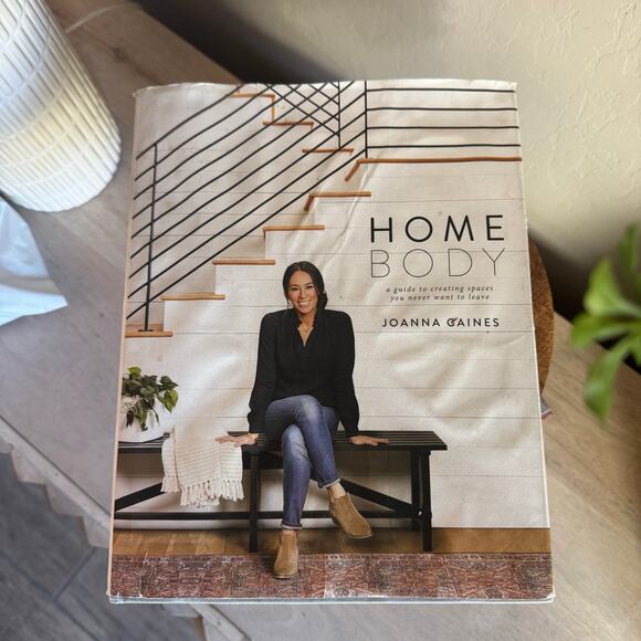 Homebody by Joanna Gaines Hardcover with Dust Jacket – Interior Design Book - Picture 1 of 6